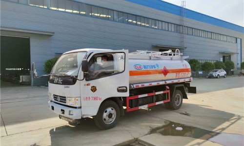 6立方東風(fēng)多利卡D6加油車 