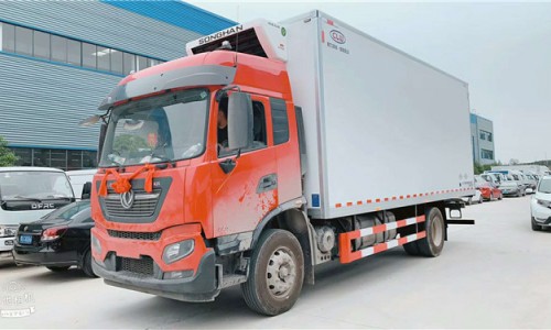 東風(fēng)天錦6.8米冷藏車(chē) 