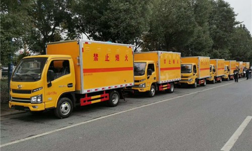 躍進(jìn)福運(yùn)危險品廂式車 