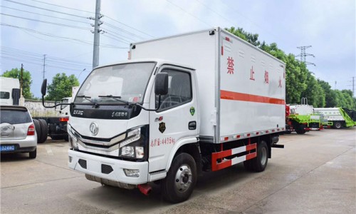 東風(fēng)D6危險品廂式車 