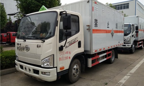 解放J6腐蝕性物品運(yùn)輸車 