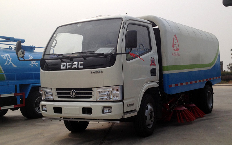 東風(fēng)多利卡掃路車(chē) 