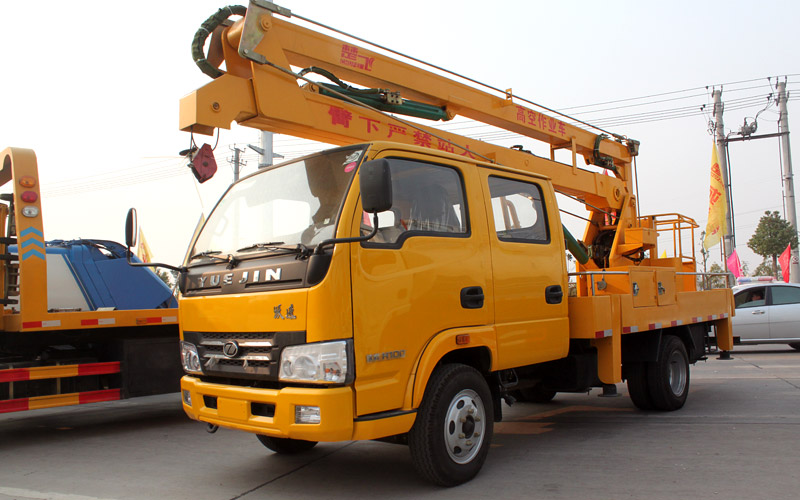 躍進(jìn)高空作業(yè)車 